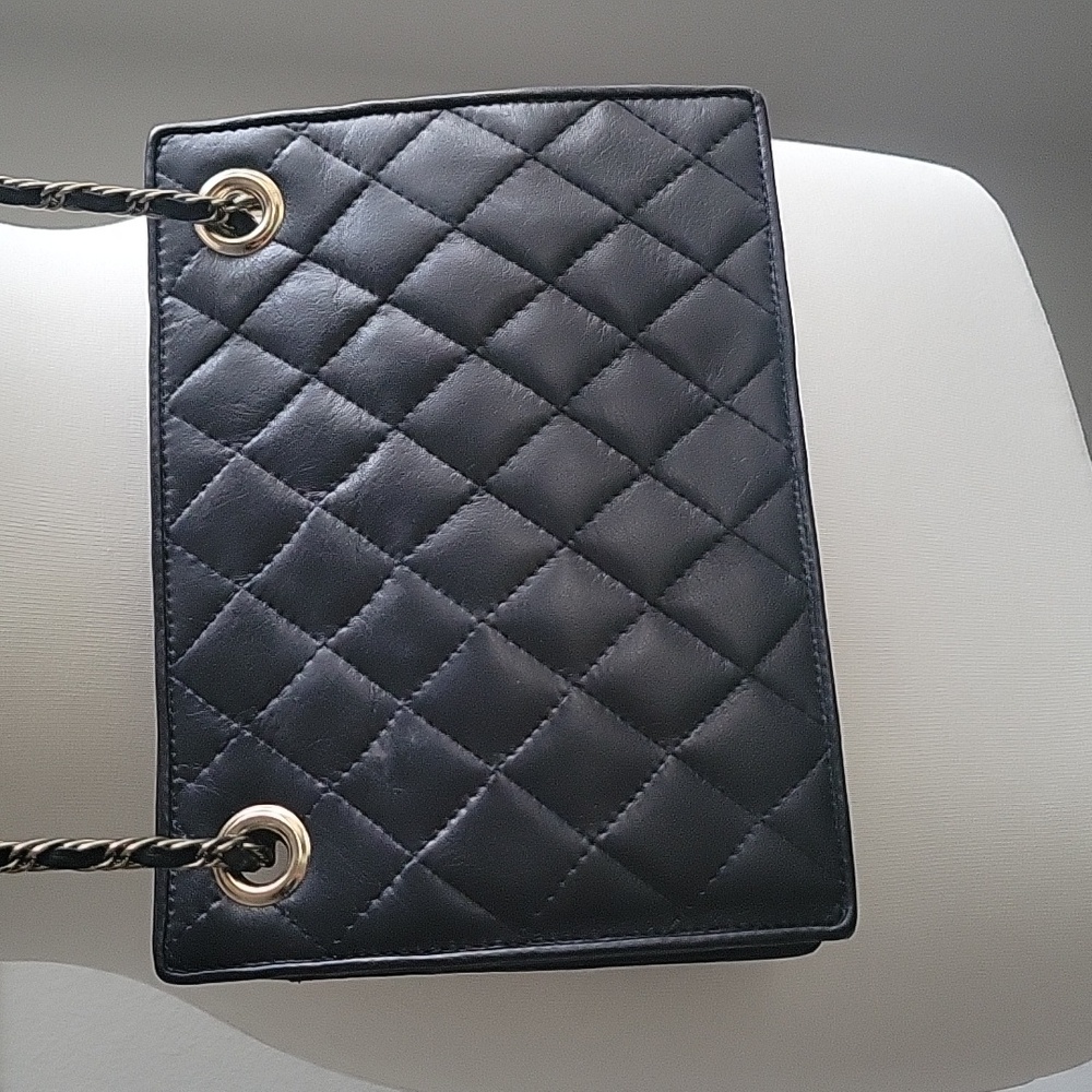 Bloomingdale's Quilted Navy Blue Chain Shoulder Bag - Picture 4 of 12